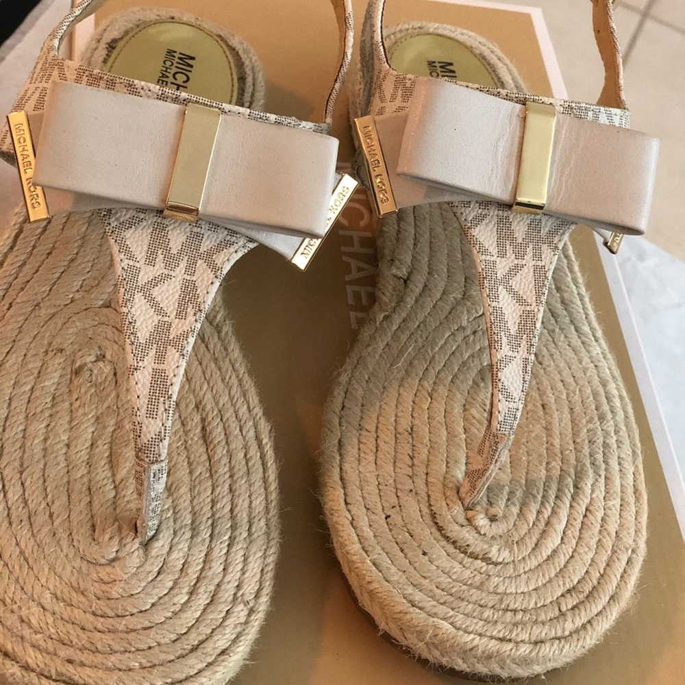 Vanilla Meg Thong MICHAEL Kors size 6 once worn
